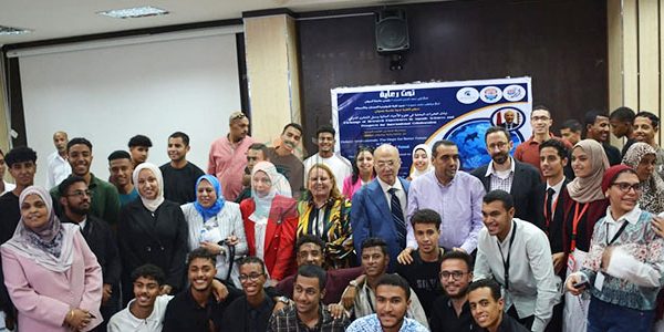 ندوة علمية بعنوان “تبادل الخبرات البحثية في علوم الأحياء المائية وسبل التعاون الدولي”